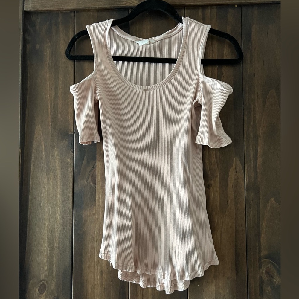 H & M blush pink top with shoulder holes size M